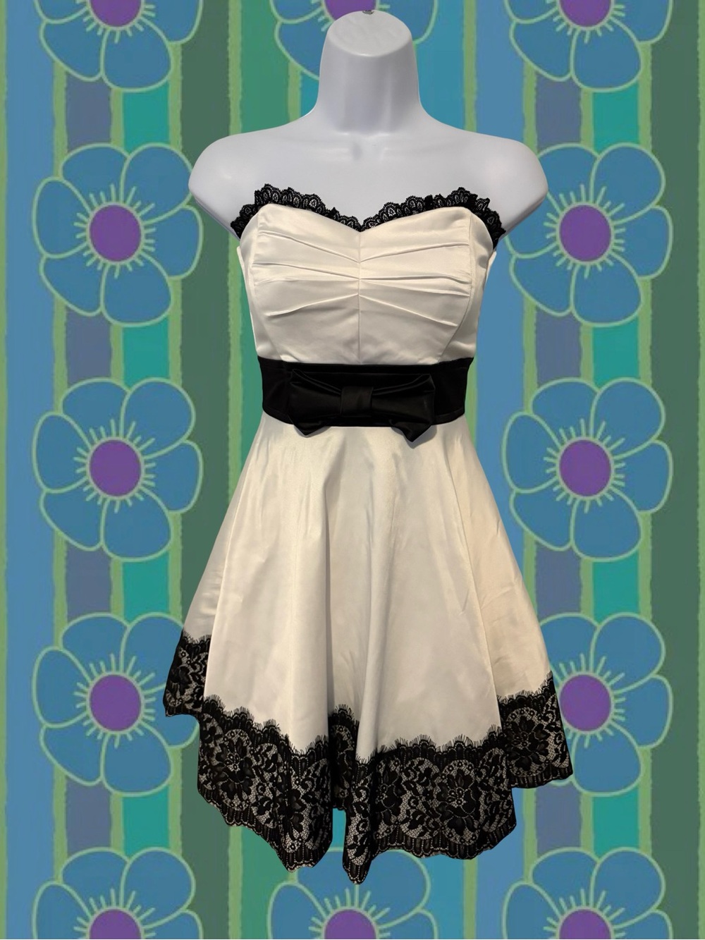 Vintage Le Chateau Strapless White Dress with Black Lace and Bow